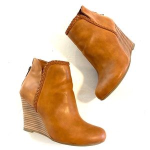REPORT leather Heeled Wedge Booties